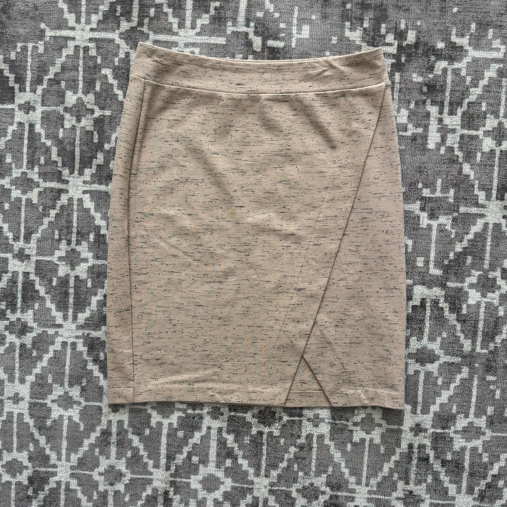 NWOT Kenzie Midi Pencil Skirt Tulip Front Beige Grey